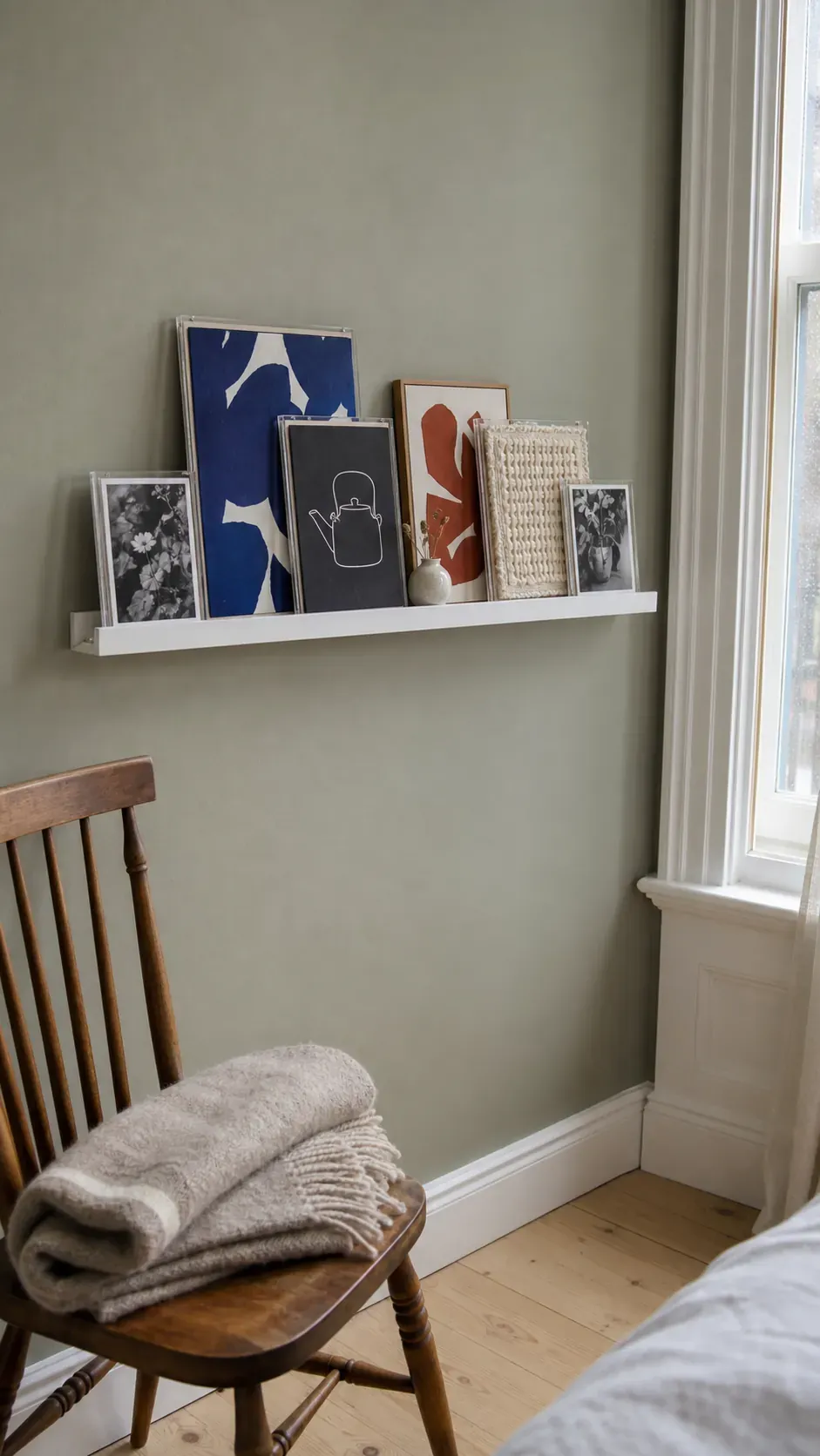 Lightweight frames layered on a removable picture ledge