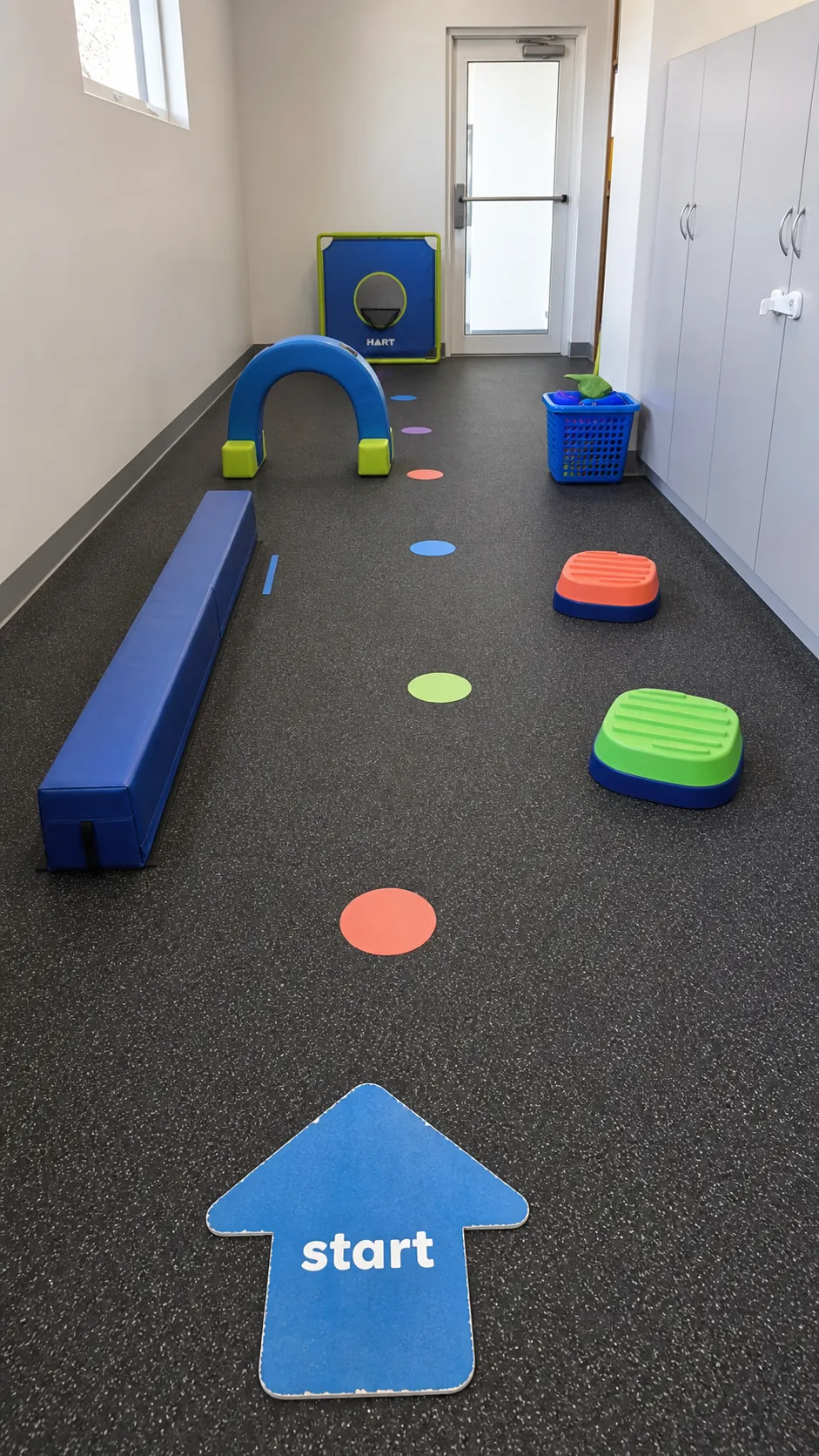 Compact indoor movement course for a kids playroom party