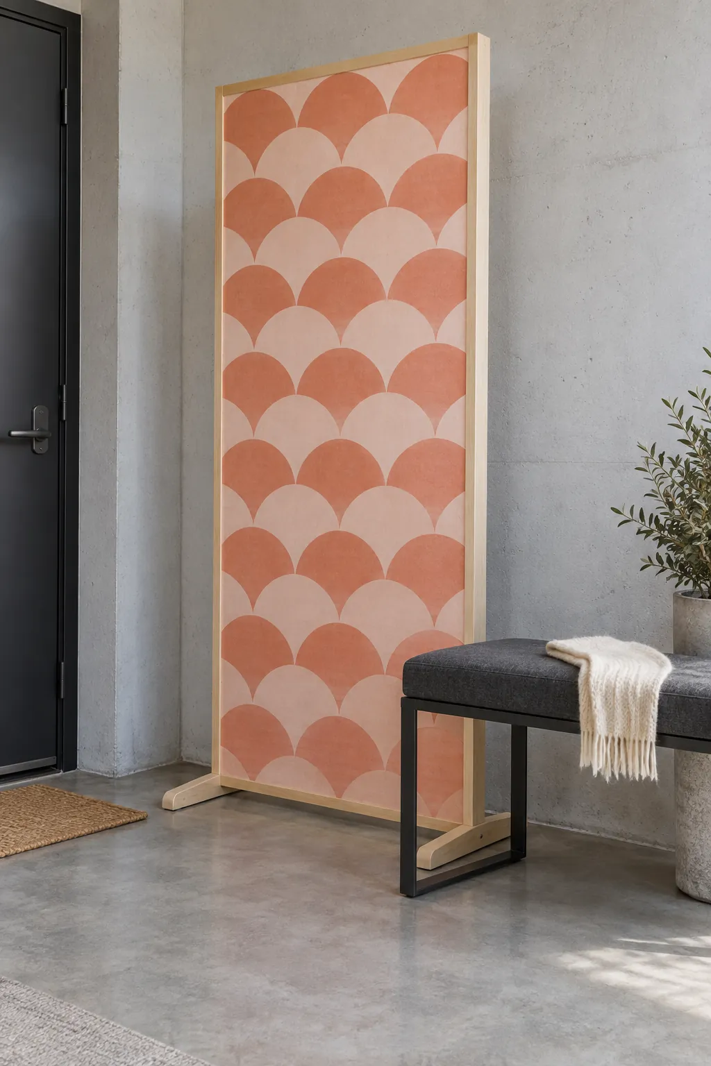 Scallop patterned freestanding panel behind an entry bench